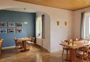 Gästehaus Niederhof - nur 50 Meter bis zum Boddenstrand – Große Ferienwohnung 2 Seeblick