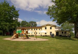 Gästehaus Niederhof - nur 50 Meter bis zum Boddenstrand – Große Ferienwohnung 2 Seeblick