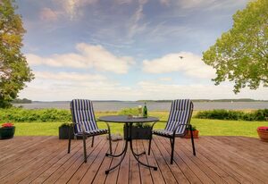 Gästehaus Niederhof - nur 50 Meter bis zum Boddenstrand – Große Ferienwohnung 2 Seeblick