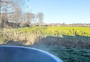 Freier Feldblick mit Hottub
