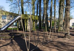 Zwischen den Hügeln (153)