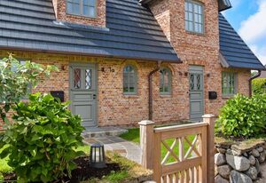 Haus Juwel von Wenningstedt – Moin und herzlich willkommen im ,,Juwel von Wenningstedt´´ - einem Haus für jene Tage auf Sylt, die sich irgendwann nicht mehr wie Urlaub anfühlen, sondern wie ein anderes, besseres Leben.