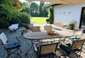 Großzügiges Haus mit traumhafter Gartenanlage