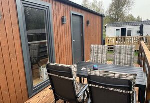 Tinyhouse Frida moderne & stilvolle Auszeit am See | Natur & Ruhe in Stuer (Mecklenburgische Seenplatte) Klima, Grill