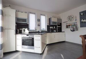Biene's Nest – Komfortables Ferienhaus für bis zu 8 Personen und Hund mit Balkon und Terrasse