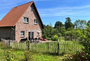 Haus Weißdorn im Bispinger Heidezauber