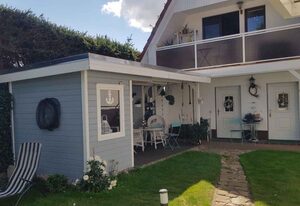 Ferienhaus mit Balkon, Terrasse und Garten