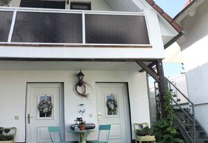Ferienhaus mit Balkon, Terrasse und Garten
