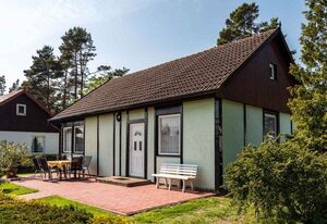 Bungalow mit Terrasse und Garten