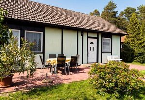 Bungalow mit Terrasse und Garten