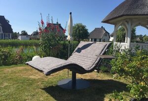 Reetdachhaus am Wasser mit Sauna, Außenwhirlpool, Kamin und E-Ladestation
