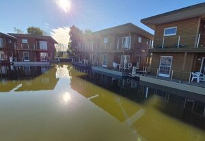 Neu renoviertes schwimmendes Ferienhaus „Fischland“ in Barth