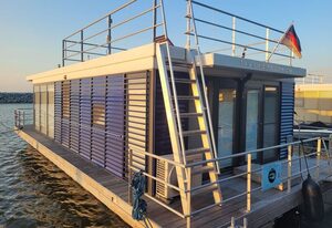 Hausboot "Fjordblik" in Barth – Hausboot "Fjordblik" -komfortables schwimmendes Ferienhaus im Barther Yachthafen
