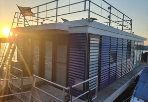 Hausboot "Fjordblik" in Barth – Hausboot "Fjordblik" -komfortables schwimmendes Ferienhaus im Barther Yachthafen