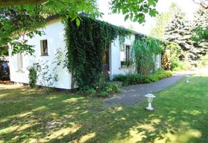 Ferienhaus mit großem Garten – Ferienbungalow