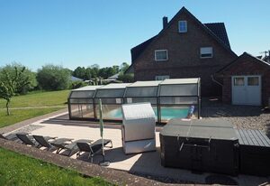 Geräumige Ferienvilla Jenny am Strand mit Pool