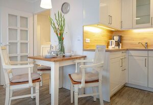 Meeresrauschen – Haus Dünenburg, Elisabethstraße 9 - Diese freundlich eingerichtete 2-Zimmer-Wohnung befindet sich im 3 OG. mit Balkon (Süden) und Garage