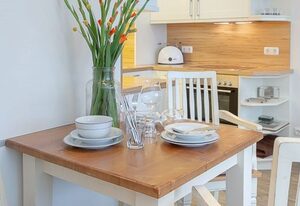 Meeresrauschen – Haus Dünenburg, Elisabethstraße 9 - Diese freundlich eingerichtete 2-Zimmer-Wohnung befindet sich im 3 OG. mit Balkon (Süden) und Garage
