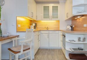 Meeresrauschen – Haus Dünenburg, Elisabethstraße 9 - Diese freundlich eingerichtete 2-Zimmer-Wohnung befindet sich im 3 OG. mit Balkon (Süden) und Garage