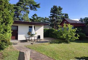 Bungalow mit Terrasse und Garten