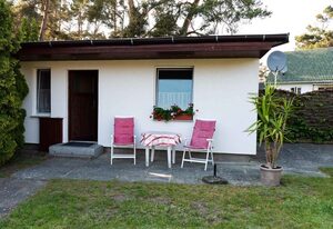 Bungalow mit Terrasse und Garten