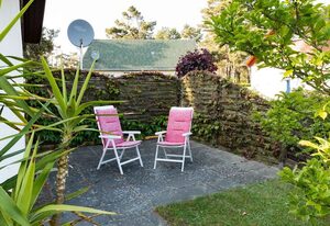 Bungalow mit Terrasse und Garten