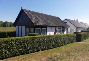Bungalow mit Terrasse und Garten