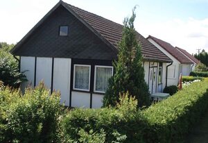 Bungalow mit Terrasse und Garten