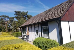 Bungalow mit Terrasse und Garten