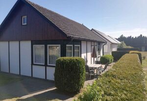 Bungalow mit Terrasse und Garten