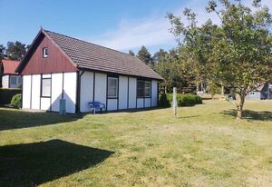 Bungalow mit Terrasse und Garten
