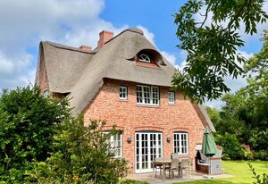 Haus Carstensen Süd – Reetdachhaus für 8 Pers. mit Sauna, Garten, Stellplatz, WLAN, Haustiere erlaubt.