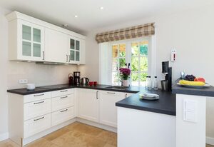 Haus Carstensen Süd – Reetdachhaus für 8 Pers. mit Sauna, Garten, Stellplatz, WLAN, Haustiere erlaubt.