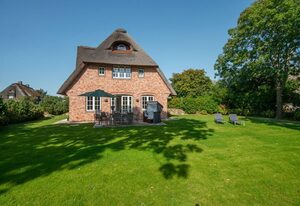 Haus Carstensen Süd – Reetdachhaus für 8 Pers. mit Sauna, Garten, Stellplatz, WLAN, Haustiere erlaubt.