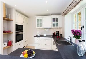 Haus Carstensen Süd – Reetdachhaus für 8 Pers. mit Sauna, Garten, Stellplatz, WLAN, Haustiere erlaubt.