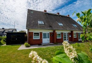 Haus 32 – Stadt- und strandnahes Haus für bis zu 5 Pers., Terrasse, PKW-Stellplatz, WLAN.