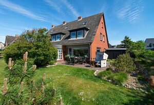 Haus 32 – Stadt- und strandnahes Haus für bis zu 5 Pers., Terrasse, PKW-Stellplatz, WLAN.