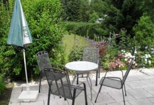 Doppelhaushälfte in idyllischer Dorflage, separater Eingang – Ferienwohnung