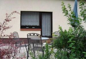 Doppelhaushälfte in idyllischer Dorflage, separater Eingang – Ferienwohnung