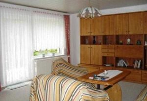 Doppelhaushälfte in idyllischer Dorflage, separater Eingang – Ferienwohnung