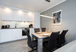 Albatros EG – Modernes 3-Zimmer App. für 3-4 Pers. mit Terrasse, Garten, PKW-Stellplatz, WLAN.