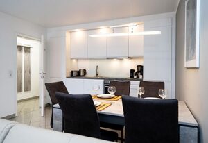 Albatros EG – Modernes 3-Zimmer App. für 3-4 Pers. mit Terrasse, Garten, PKW-Stellplatz, WLAN.