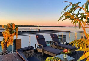 Floating Hideaway- Coco de Mer