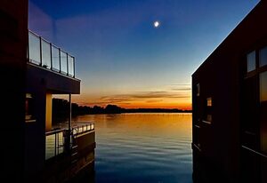 Floating Hideaway- Coco de Mer