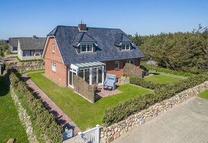 Am Sandwall-Westseite – Strandnahe Doppelhaushälfte für 4 Personen: Terrasse, Garten, Stellplatz, WLAN.