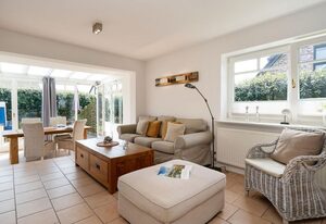 Am Sandwall-Westseite – Strandnahe Doppelhaushälfte für 4 Personen: Terrasse, Garten, Stellplatz, WLAN.