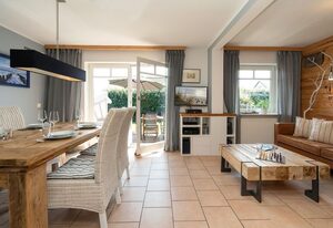 Am Sandwall Ostseite – Strandnahes Haus für 4 Pers. mit Sauna, Terrasse, Garten, PKW Stellplatz, WLAN.