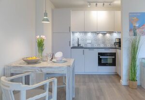 Sonne & Meer – 1-Zimmer-Wohnung am Strand, Balkon, Stellplatz & eigenem Strandkorb