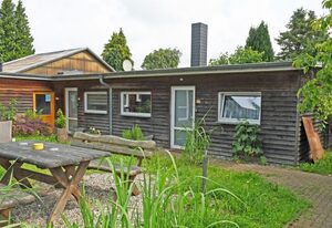 ruhig gelegene Fewo mit Terrasse nahe dem Strelasund