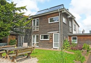 großes Ferienhaus mit Kamin u. Terrasse nahe dem Strelasund